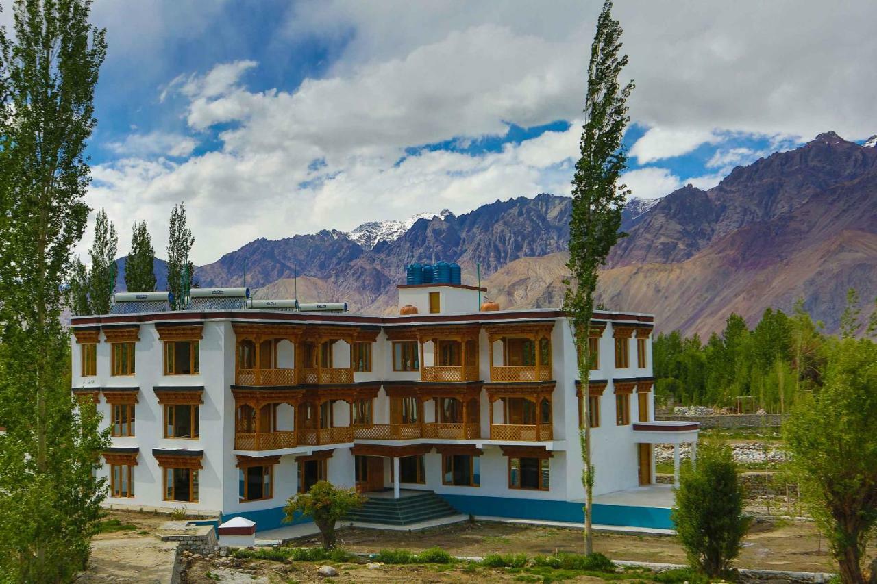 Отель Hunder Residency Лех Экстерьер фото